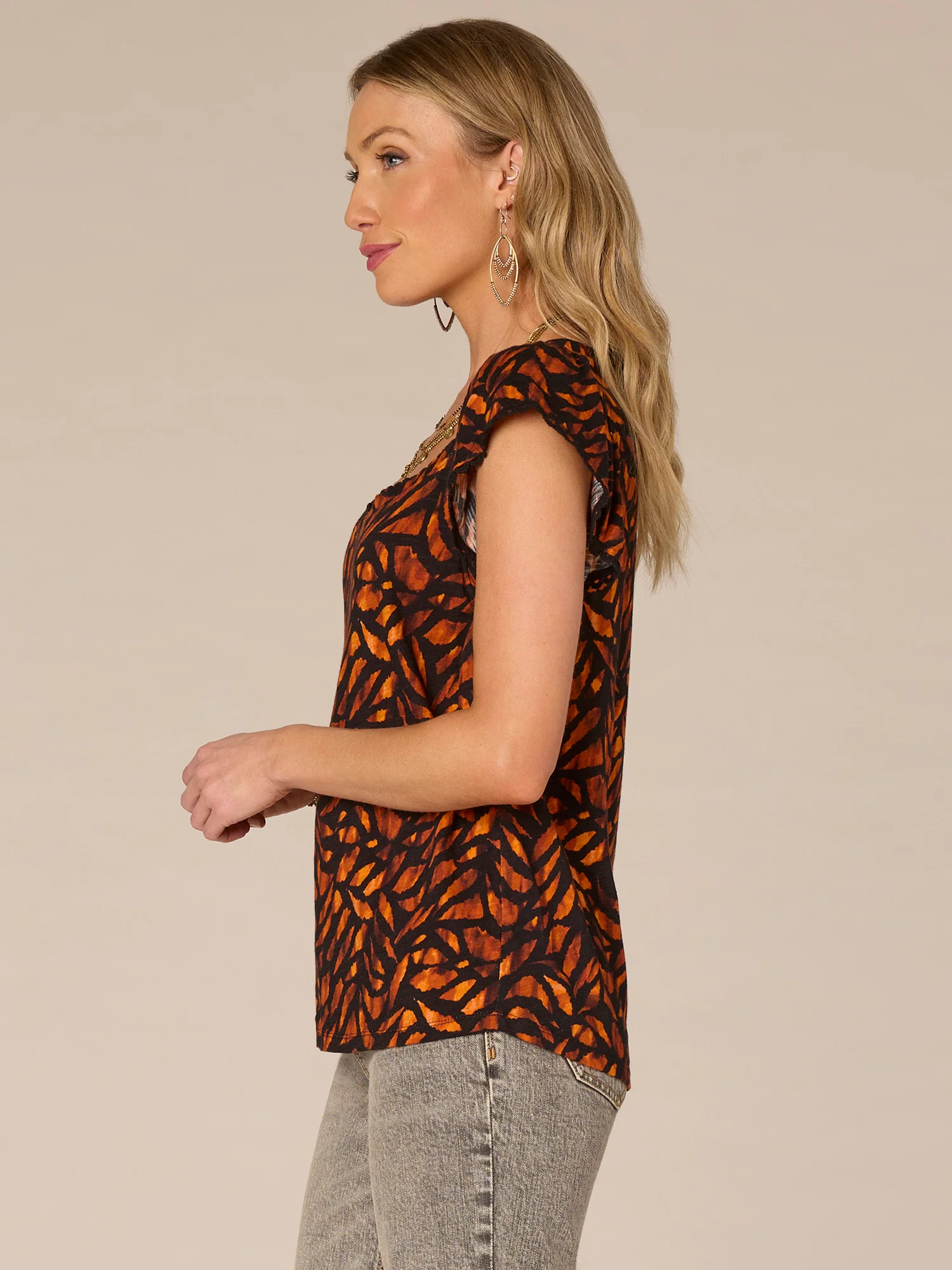 Flutter Sleeve Sweetheart Neck Printed Knit Top with Scallop Trim - Legahigh