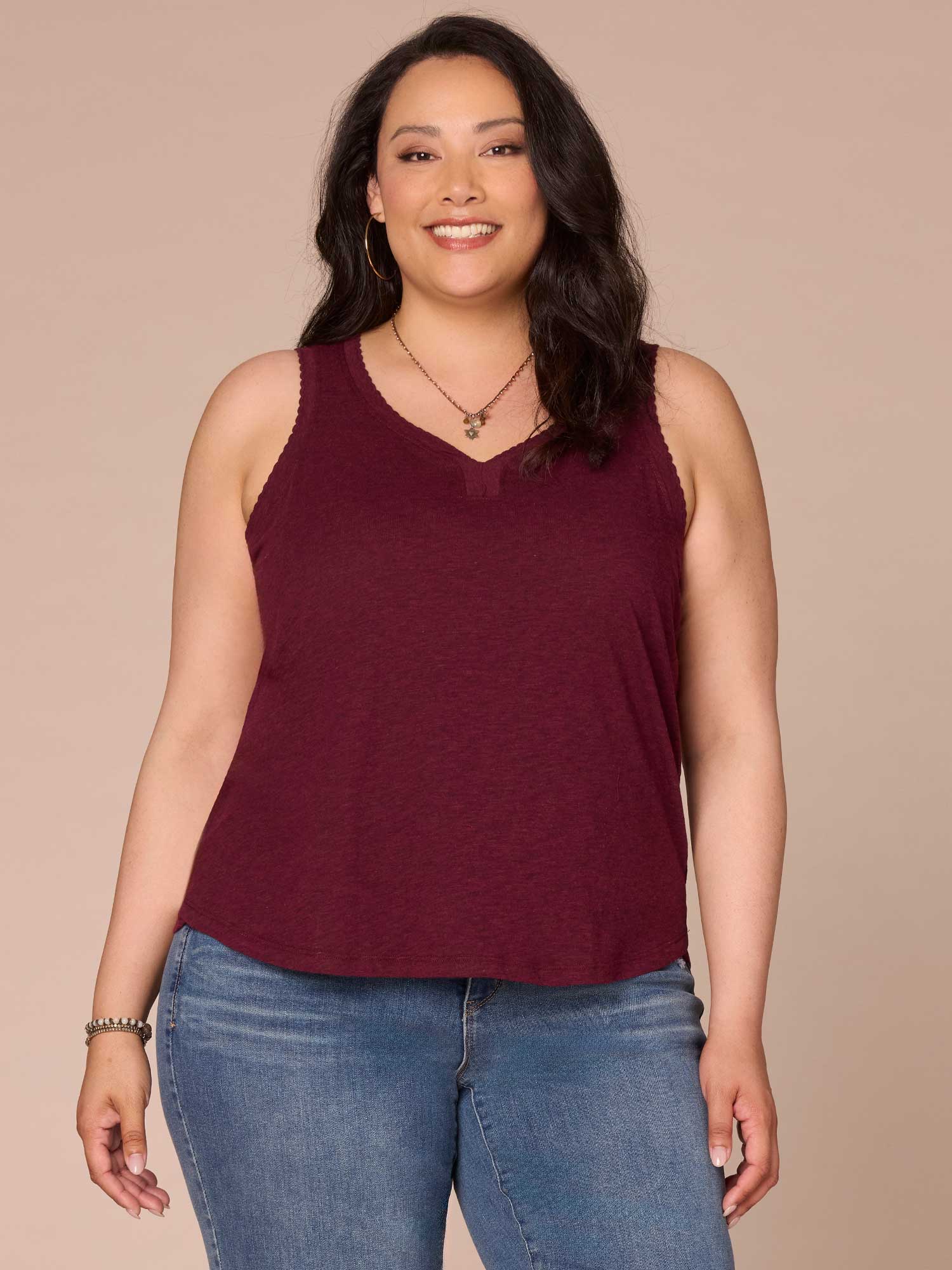 Sweetheart Neck Plus Size Knit Tank Top with Shell Tuck Embroidery - Legahigh