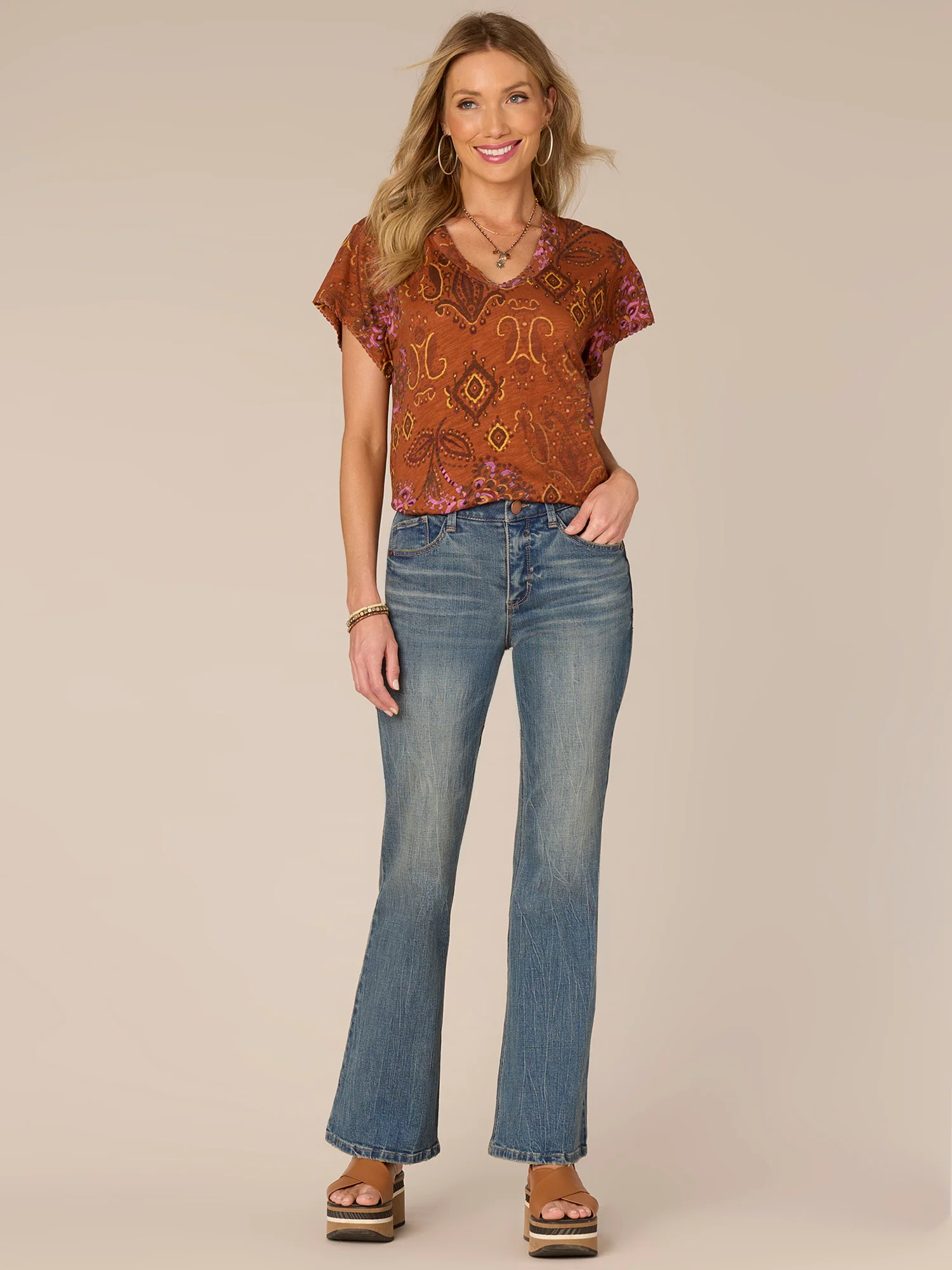 Short Sleeve V-Neck Embroidered Abstract Print Knit Boyfriend Tee - Legahigh