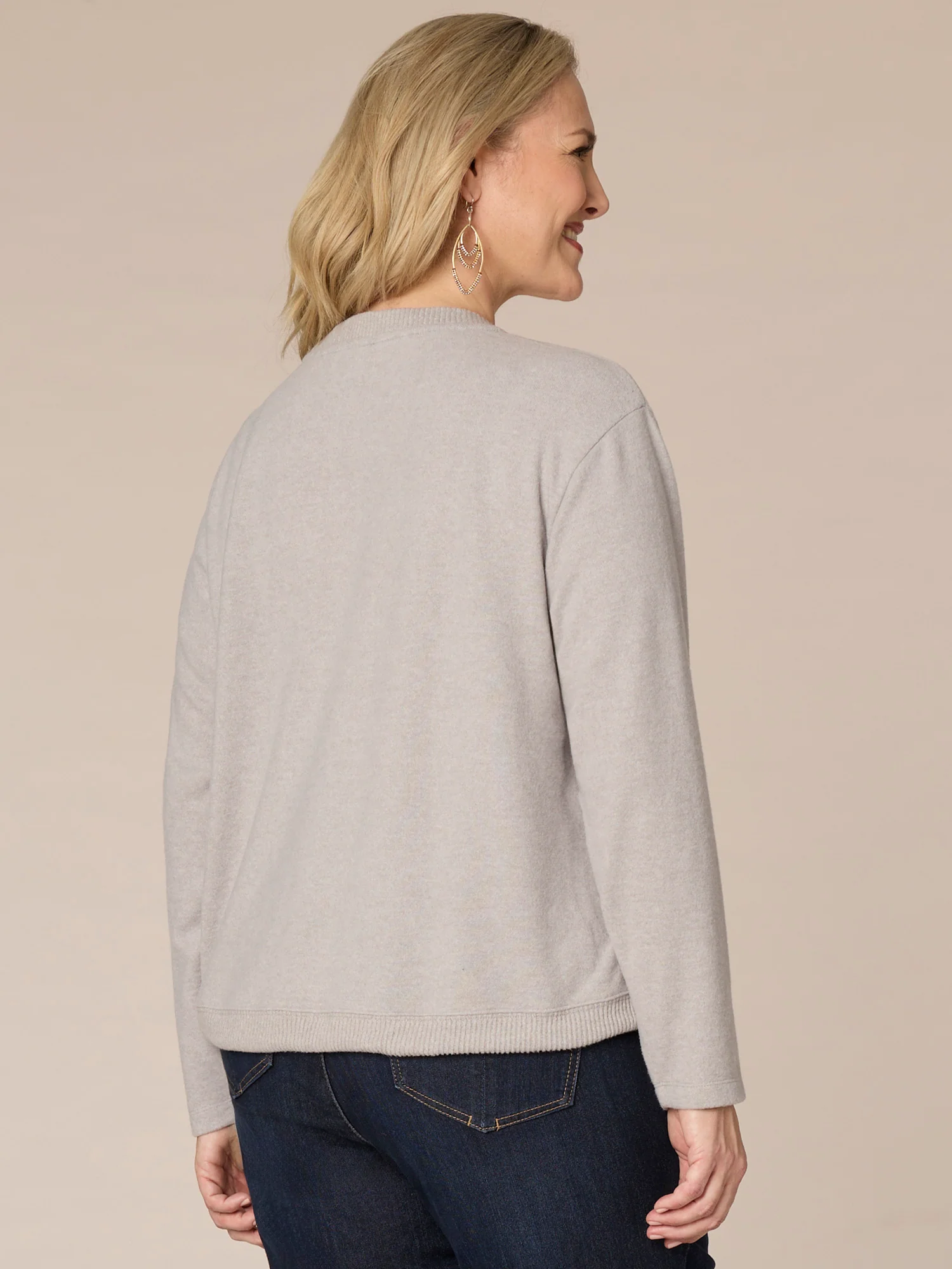 Long Sleeve V-Neck Embroidered Cased Hem Plus Size Knit Top - Legahigh