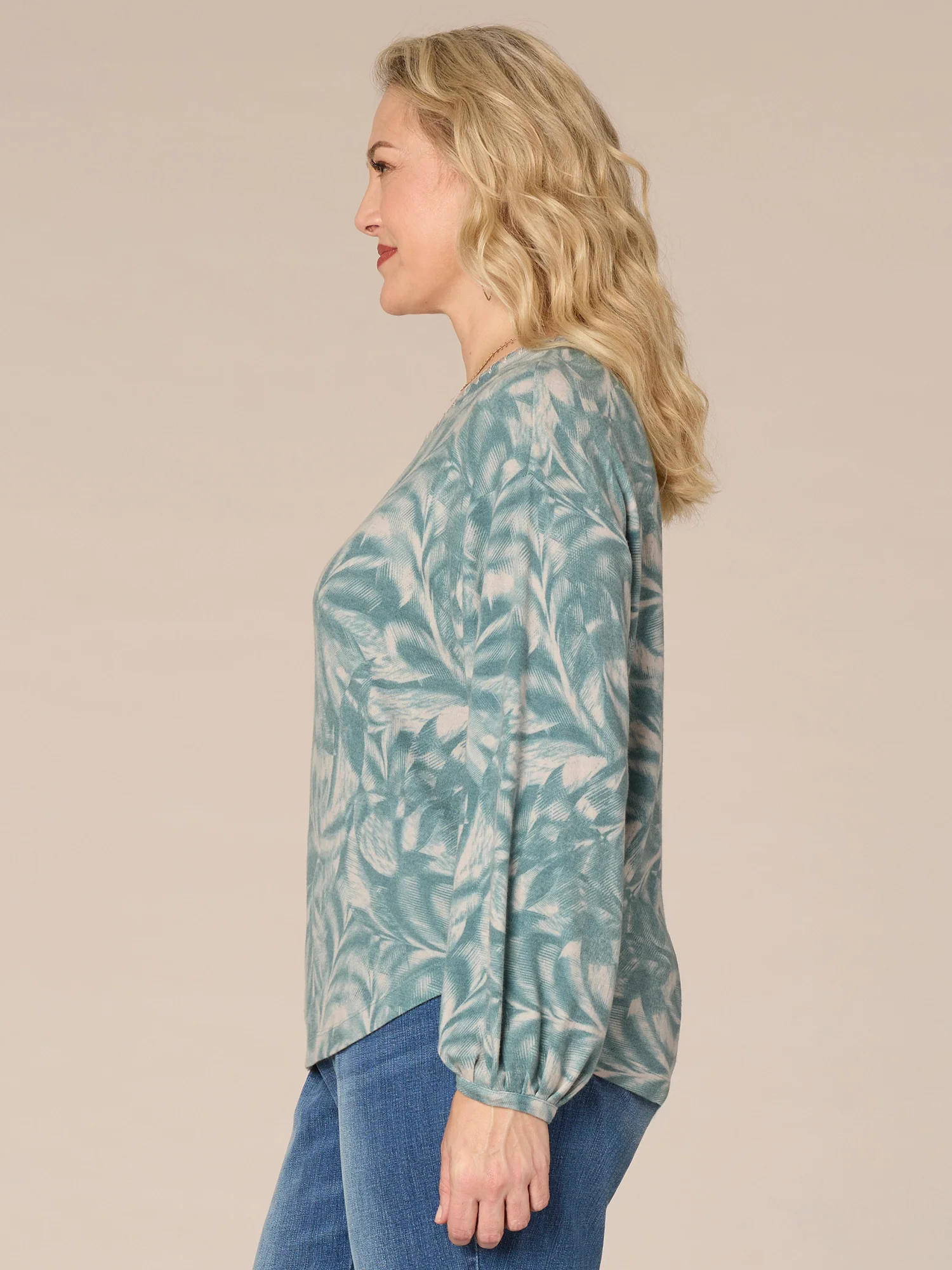 Long Banded Sleeve Scoop Neck Embroidered Printed Plus Size Knit Top - Legahigh