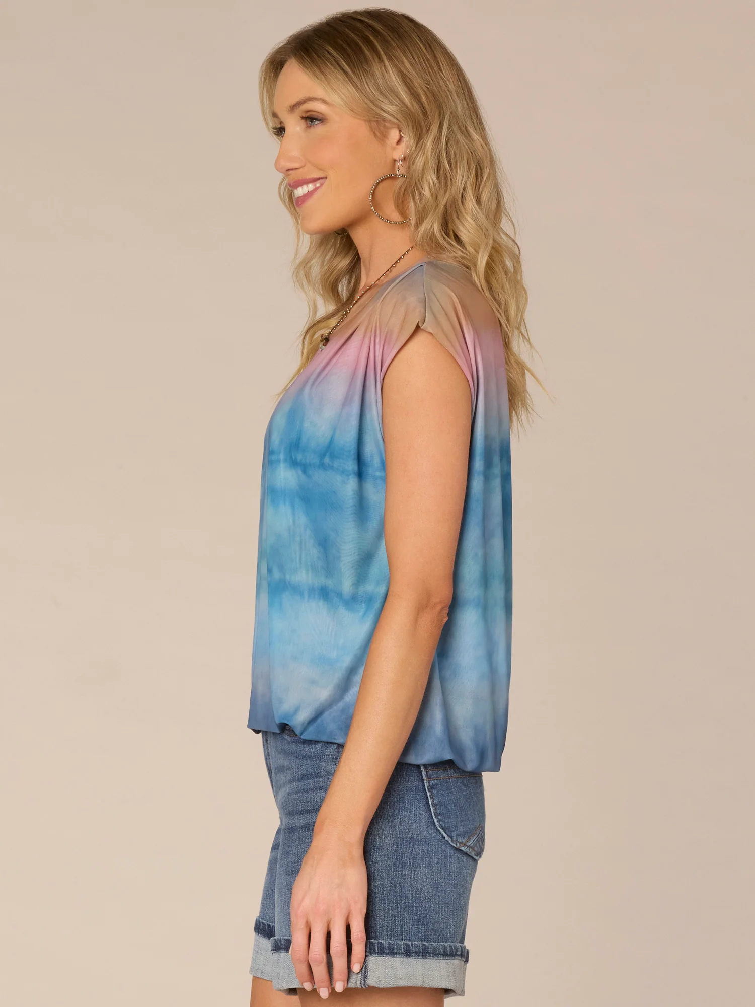 Extended Cap Sleeve Scoop Neck Bubble Hem Placement Print Knit Top - Legahigh