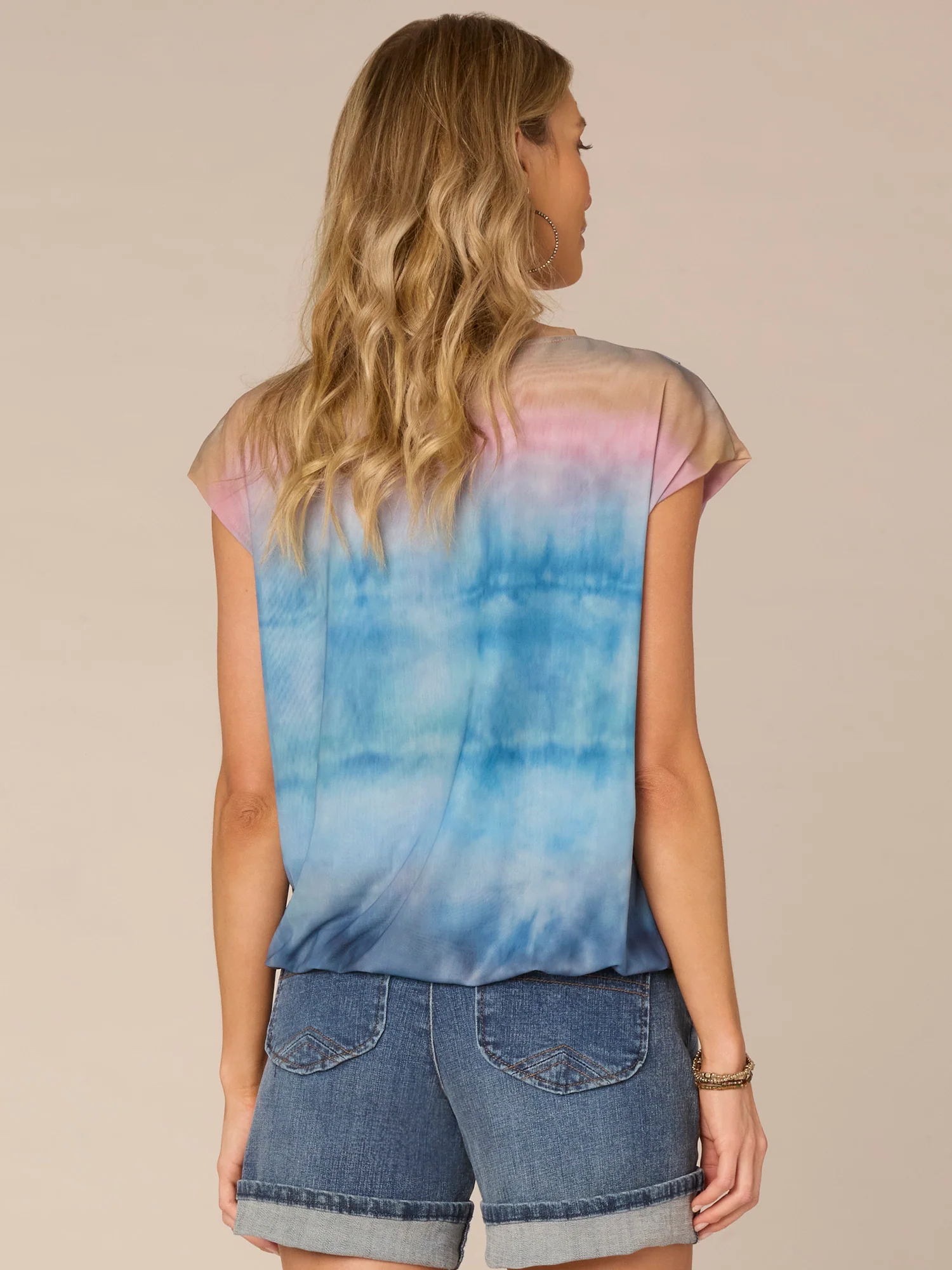 Extended Cap Sleeve Scoop Neck Bubble Hem Placement Print Knit Top - Legahigh