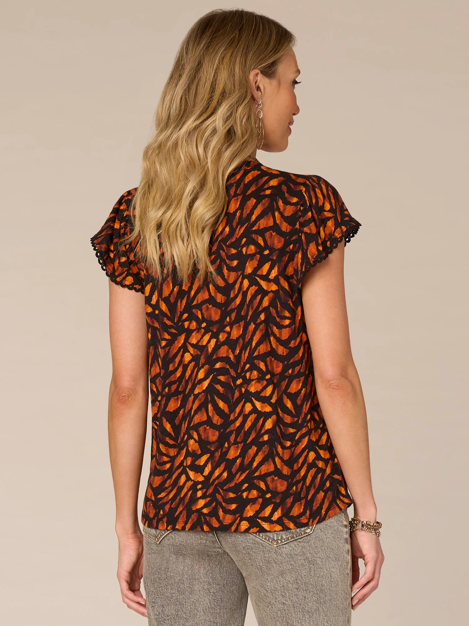 Flutter Sleeve Sweetheart Neck Printed Knit Top with Scallop Trim - Legahigh