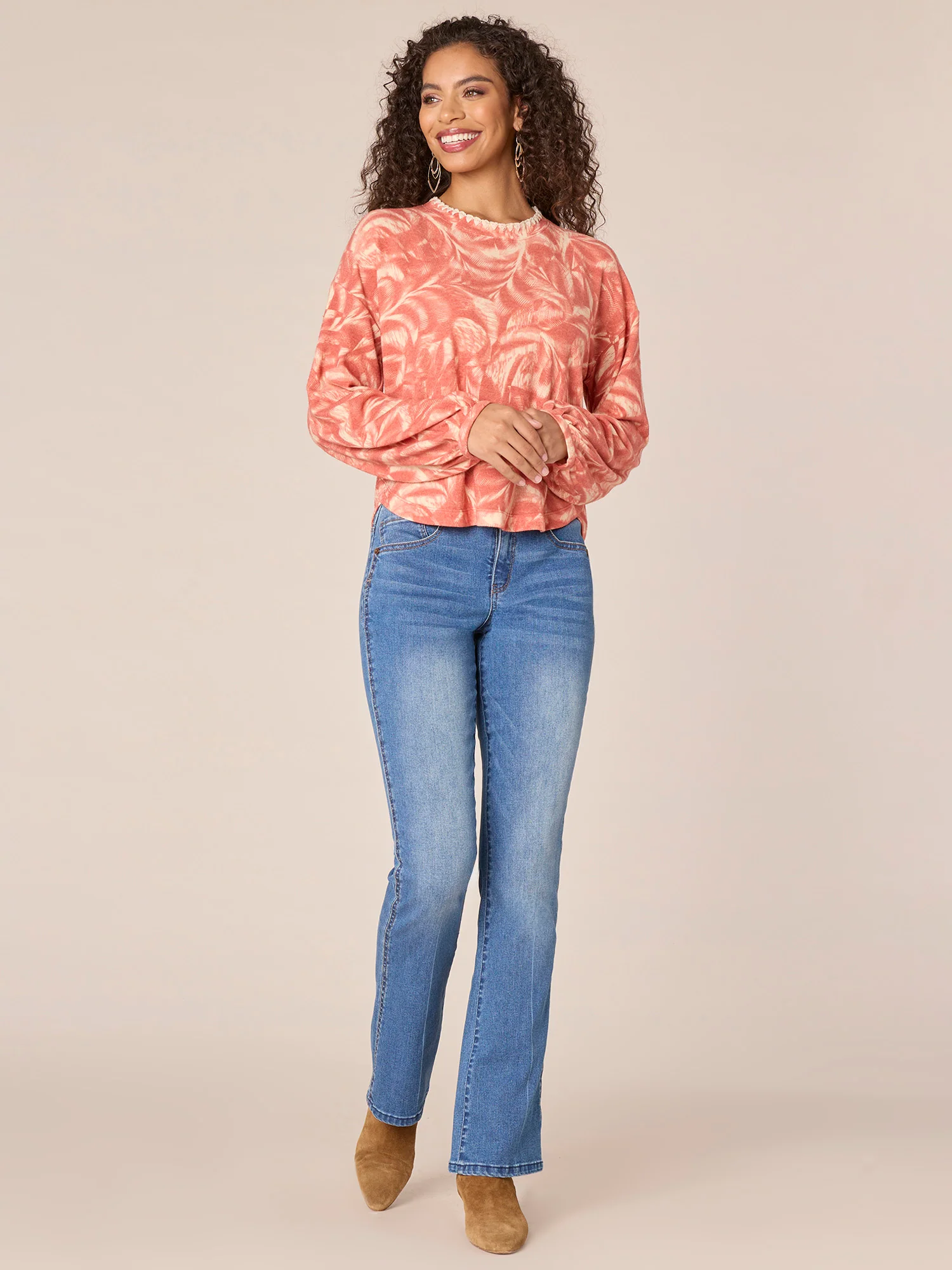 Long Sleeve Embroidered Scoop Neck Printed Hi-Low Knit Top - Legahigh