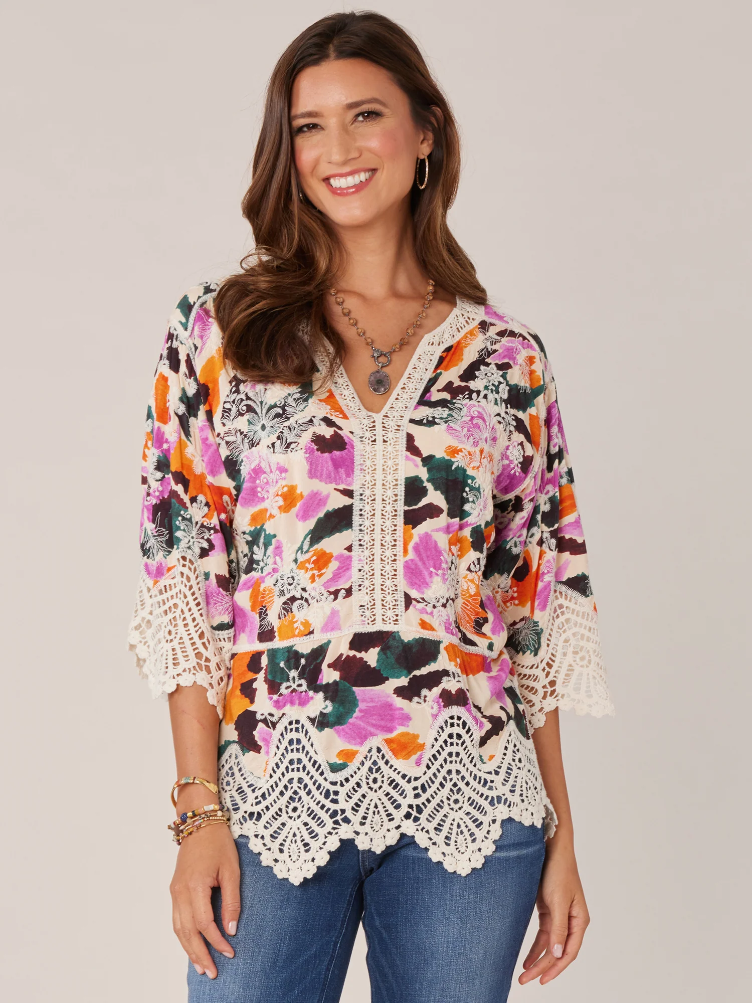 Three Quarter Sleeve V-Notch Neck Scallop Edge Printed Petite Woven Top - Legahigh