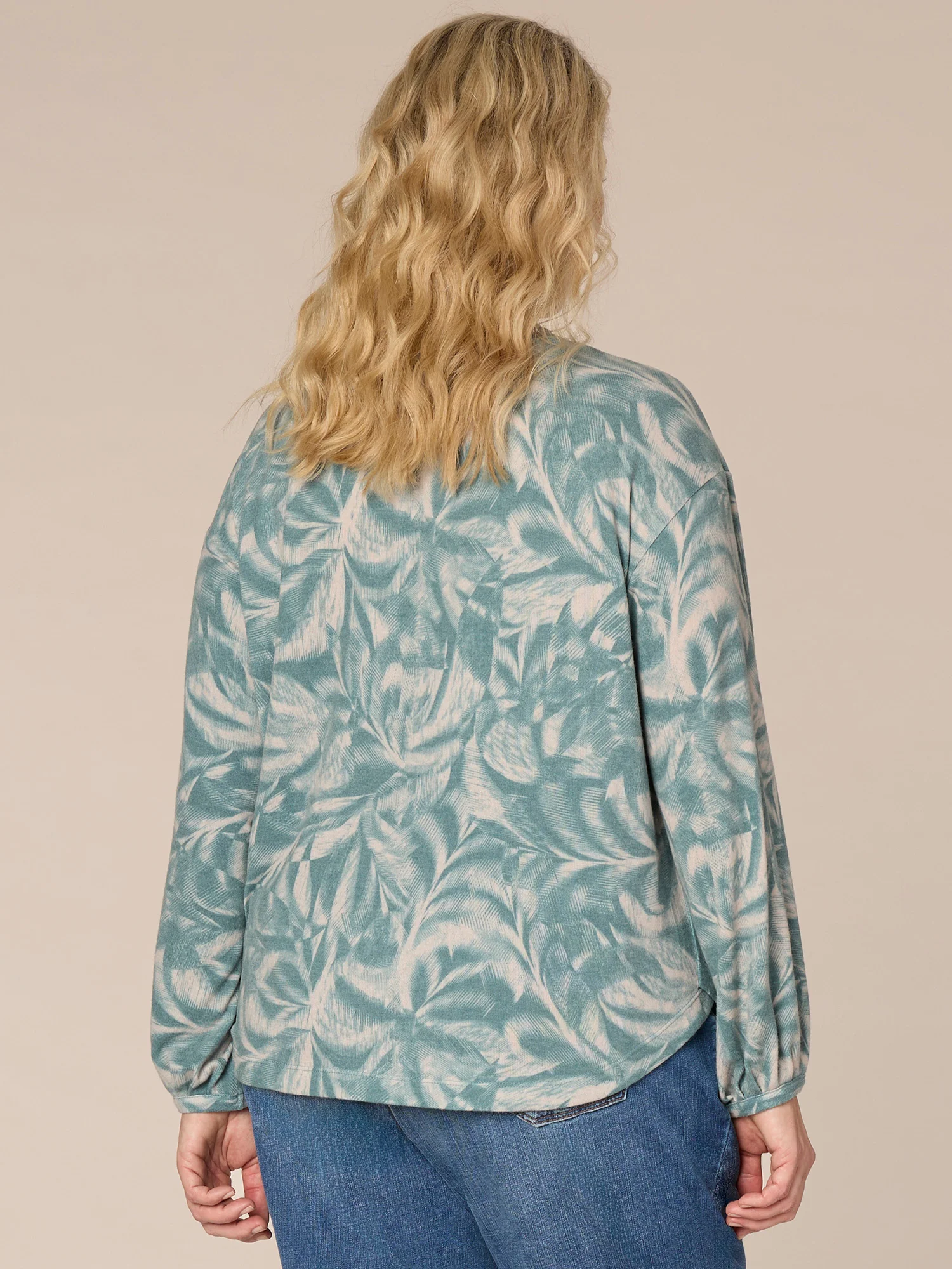 Long Banded Sleeve Scoop Neck Embroidered Printed Plus Size Knit Top - Legahigh